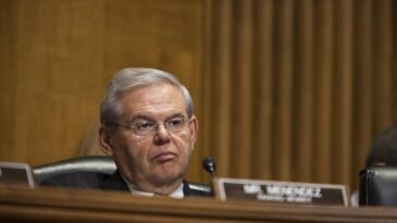 Türkiye karşıtı Bob Menendez’e rüşvet almaktan 11 yıl hapis cezası verildi
