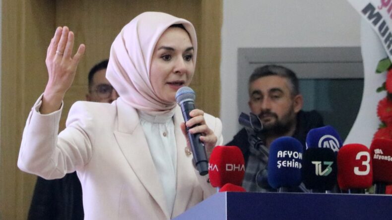 Biz aile dedikçe, onlar kadın diyor